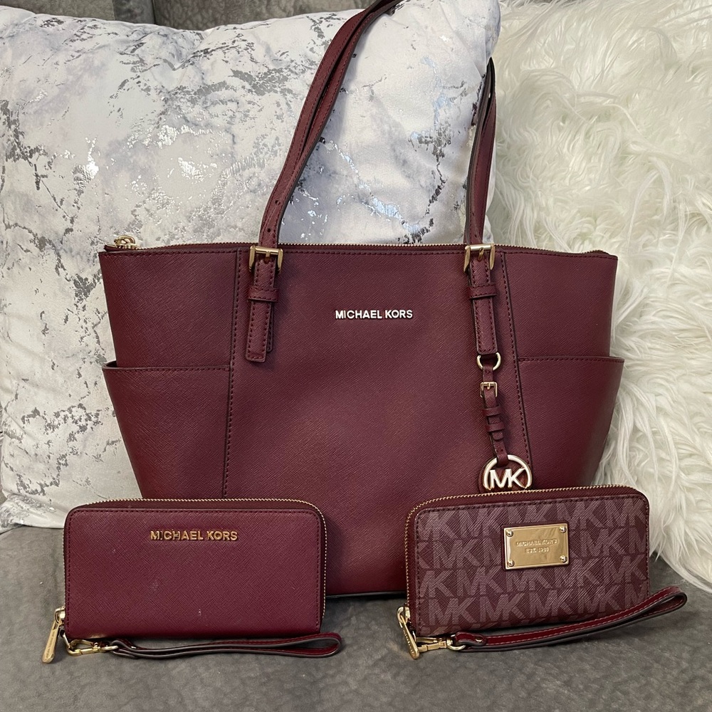 EUC Burgundy Michael Kors Shoulder Bag and 2 wallet set!❤️